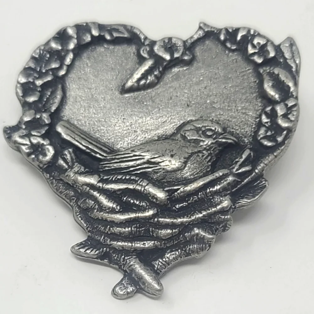 TG signed Birds & Blooms Heart bird nest silver tone‎ 2004 brooch pin romantic